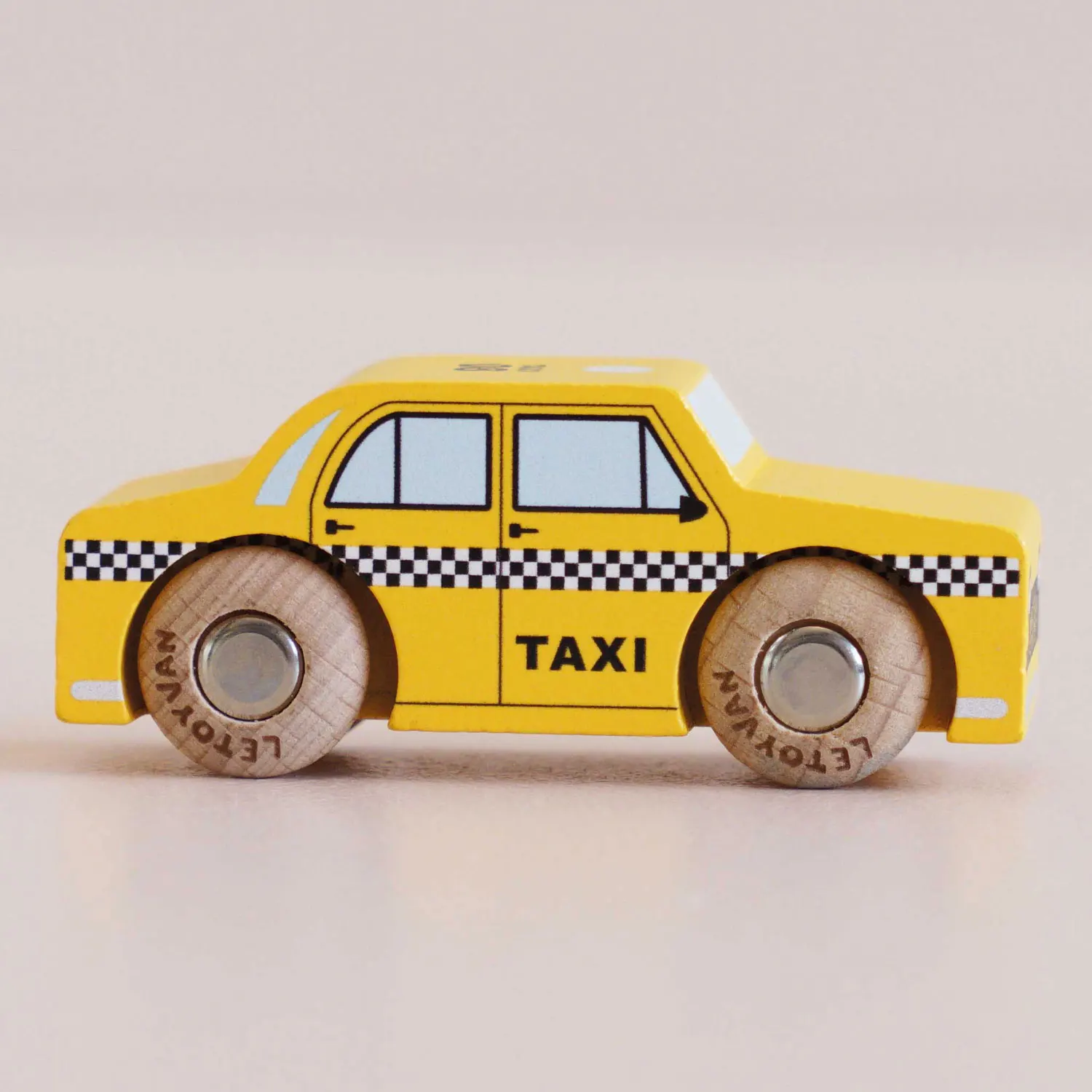 GT245 Trixie-Le Toy Van (LTV)