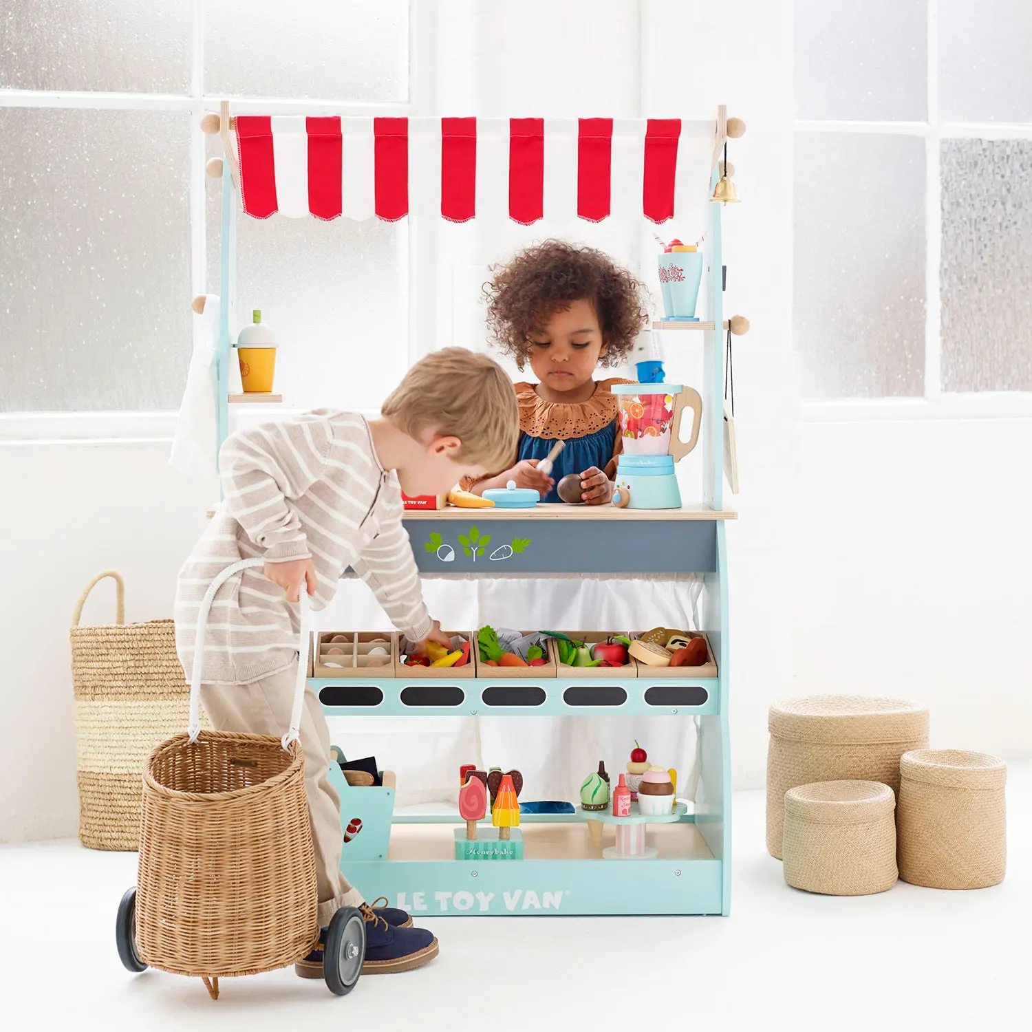Laden & Cafe / Shop & Cafe Market Stand-Le Toy Van (LTV)