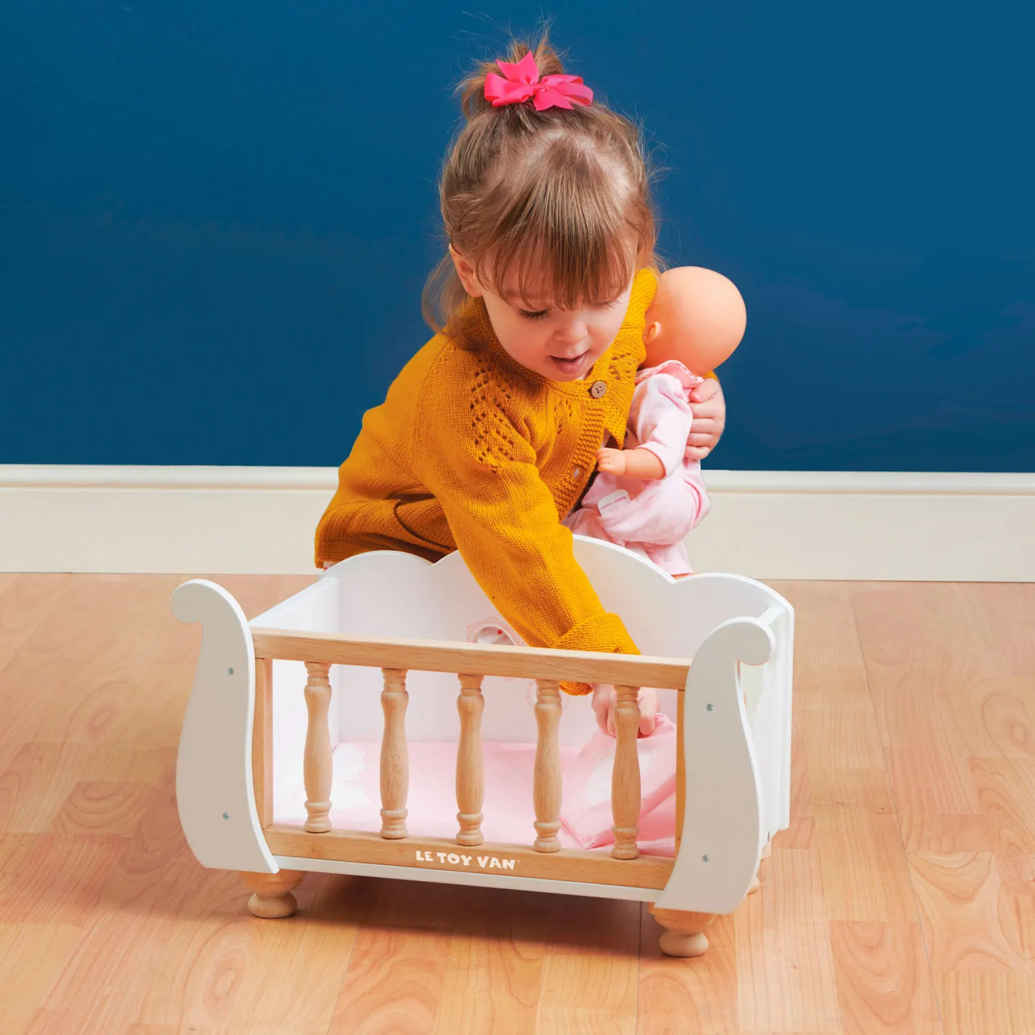 Puppenbett mit Gitterstäben / Dolls Wooden Cot-Le Toy Van (LTV)