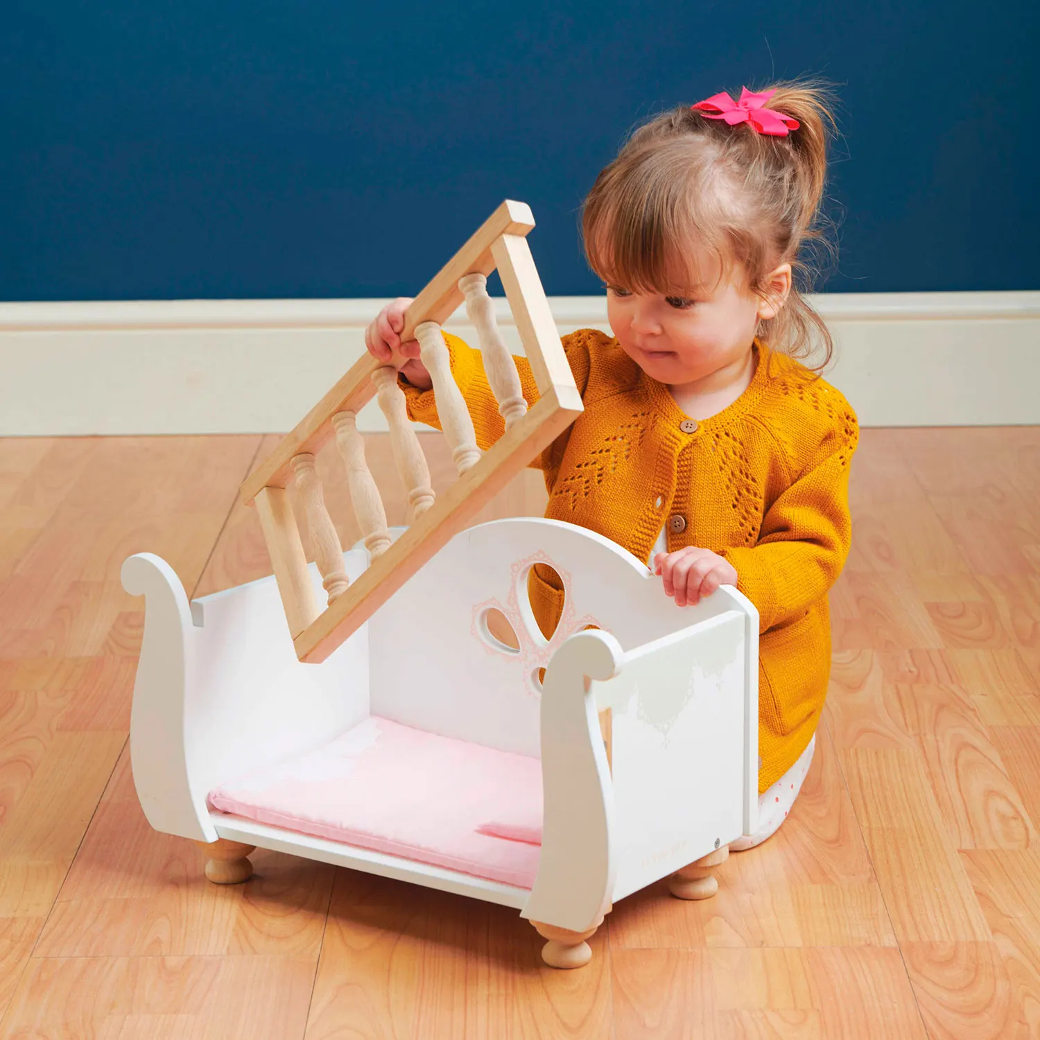 Puppenbett mit Gitterstäben / Dolls Wooden Cot-Le Toy Van (LTV)