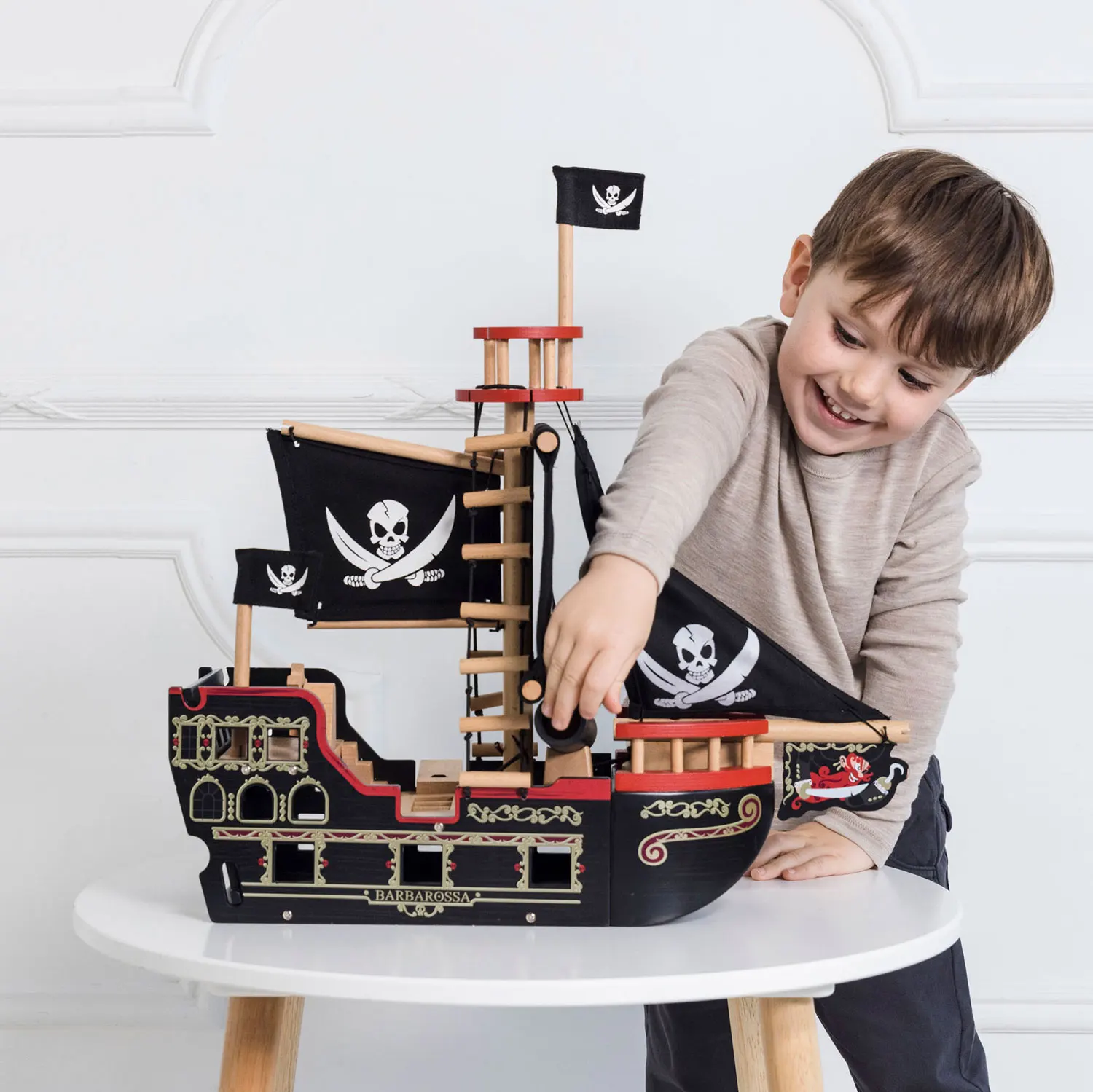 Barbarossa Piratenschiff & Figuren / Barbarossa Pirate Ship & Characters-Le Toy Van (LTV)