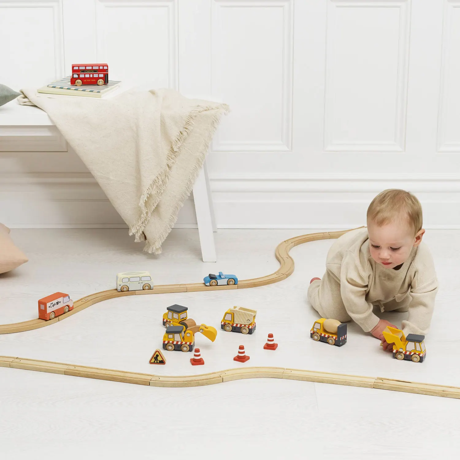 Baufahrzeuge / Construction Toy Cars, Trucks & Diggers (New Look)-Le Toy Van (LTV)