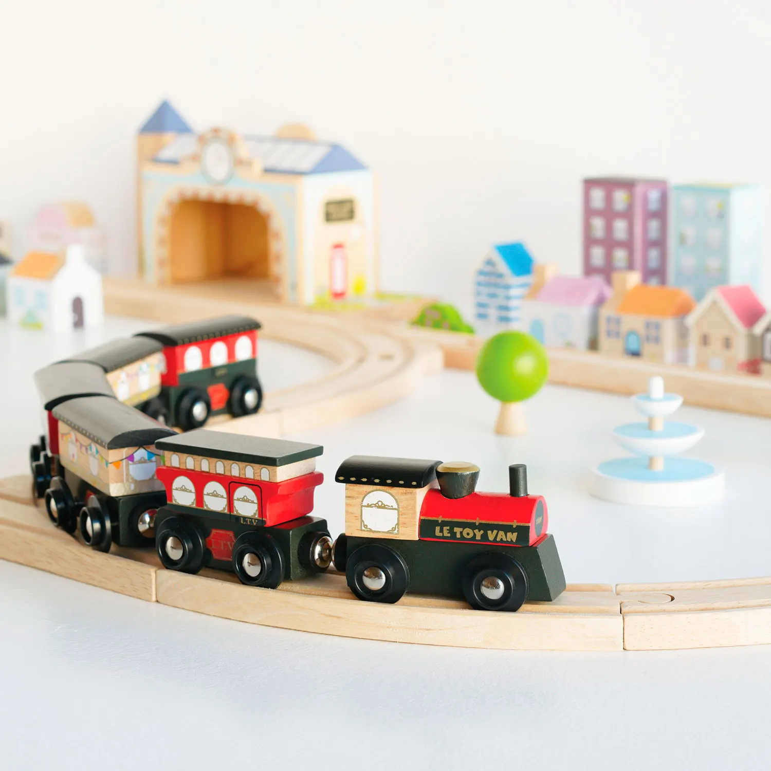 Royal Express Zug Set / Royal Express Train Set-Le Toy Van (LTV)