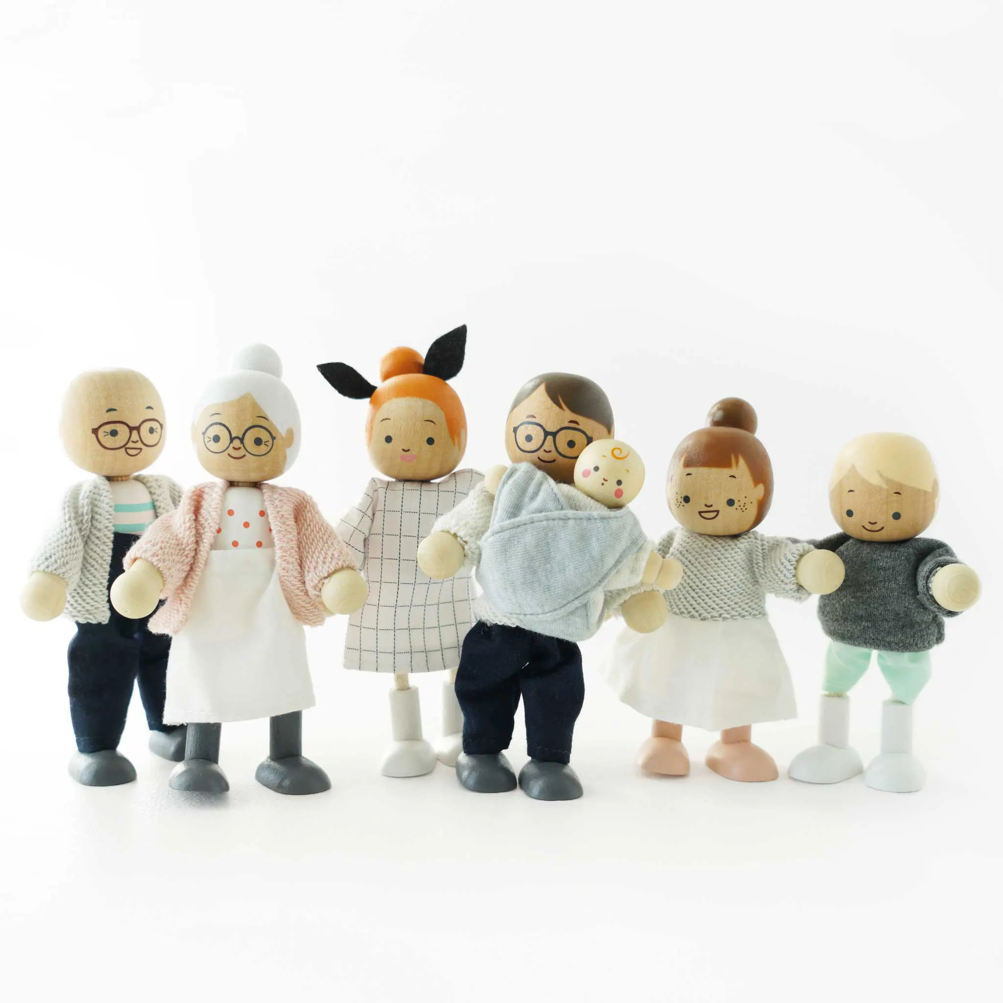 Meine Familie / Dolls House Family - 7 Piece (New Look)-Le Toy Van (LTV)