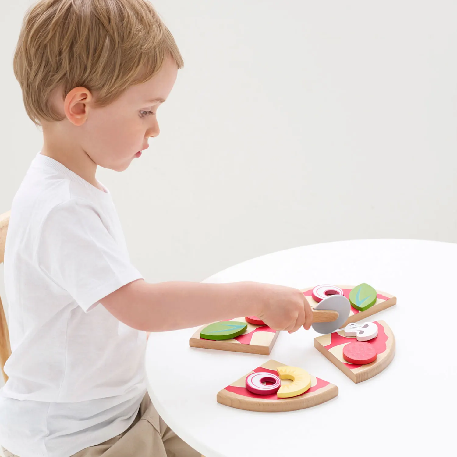 Pizza & Belag  mit Schneiderad / Pizza & Toppings with Slice Cutter-Le Toy Van (LTV)