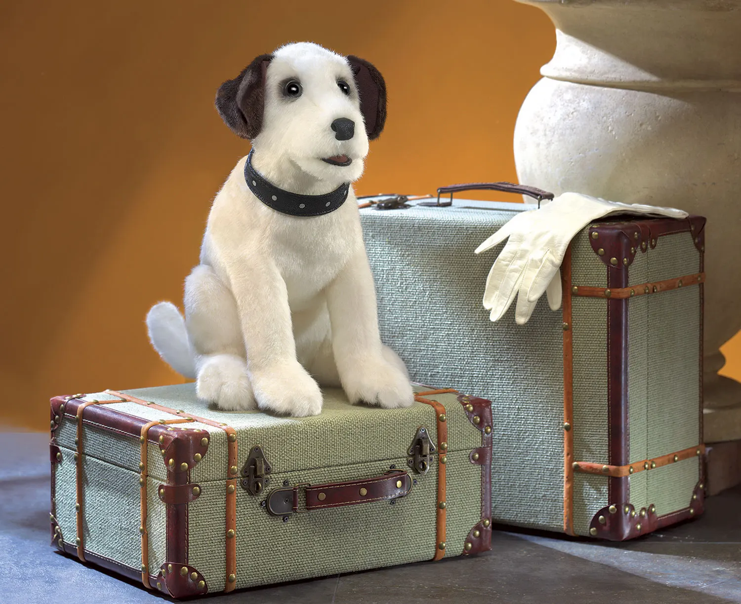 Terrier, sitzend / Sitting Terrier-Folkmanis® Handpuppen