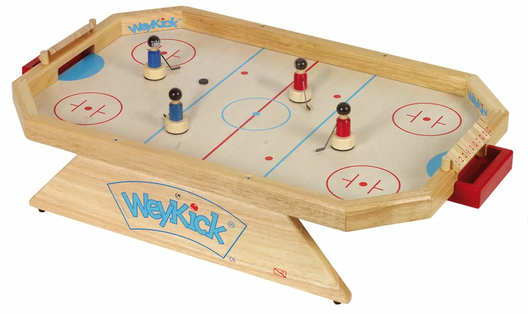 WeyKick on Ice Stadion 8500 - 4 Eishockeyspielern, 4 Pucks und 1 Flakon Puder-WeyKick