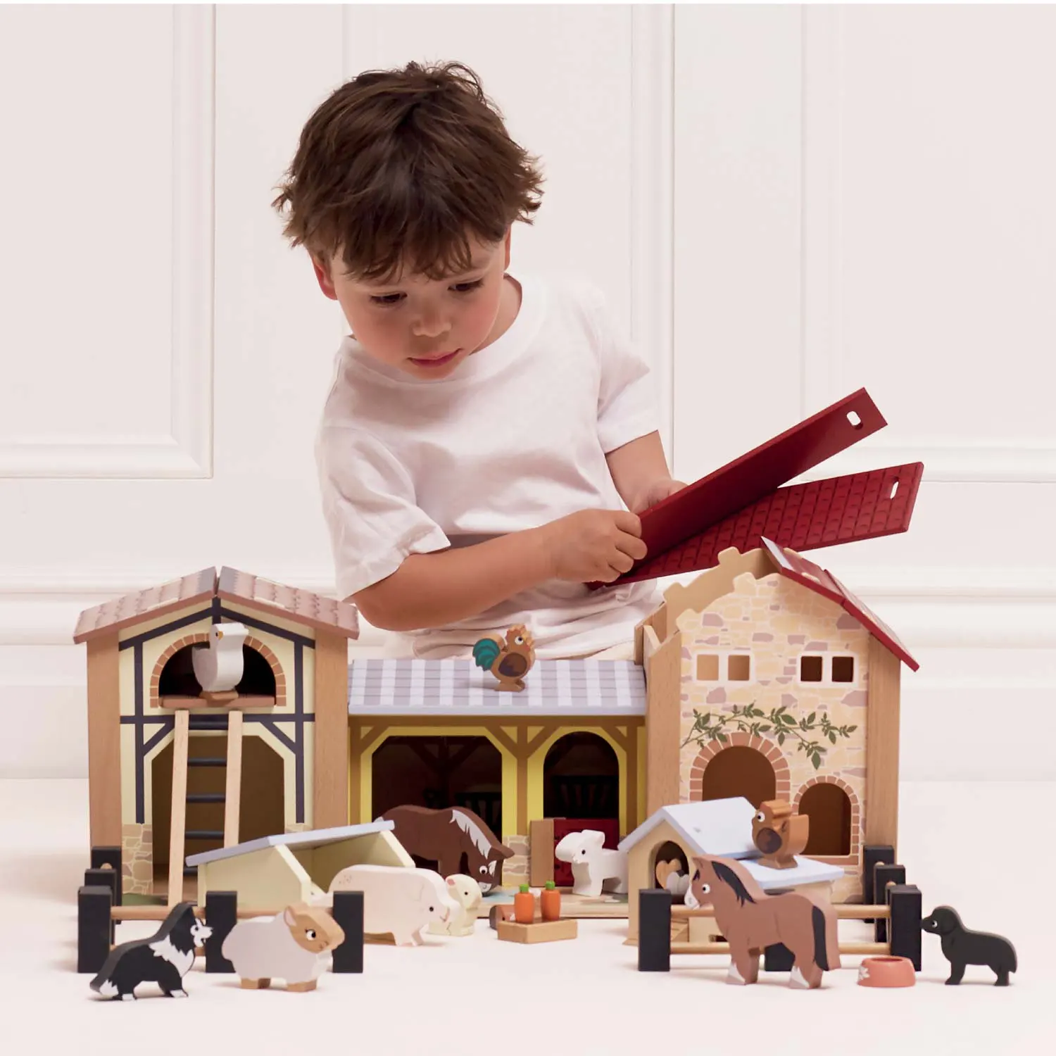 Bauernhof / Wooden Farmyard Stable-Le Toy Van (LTV)