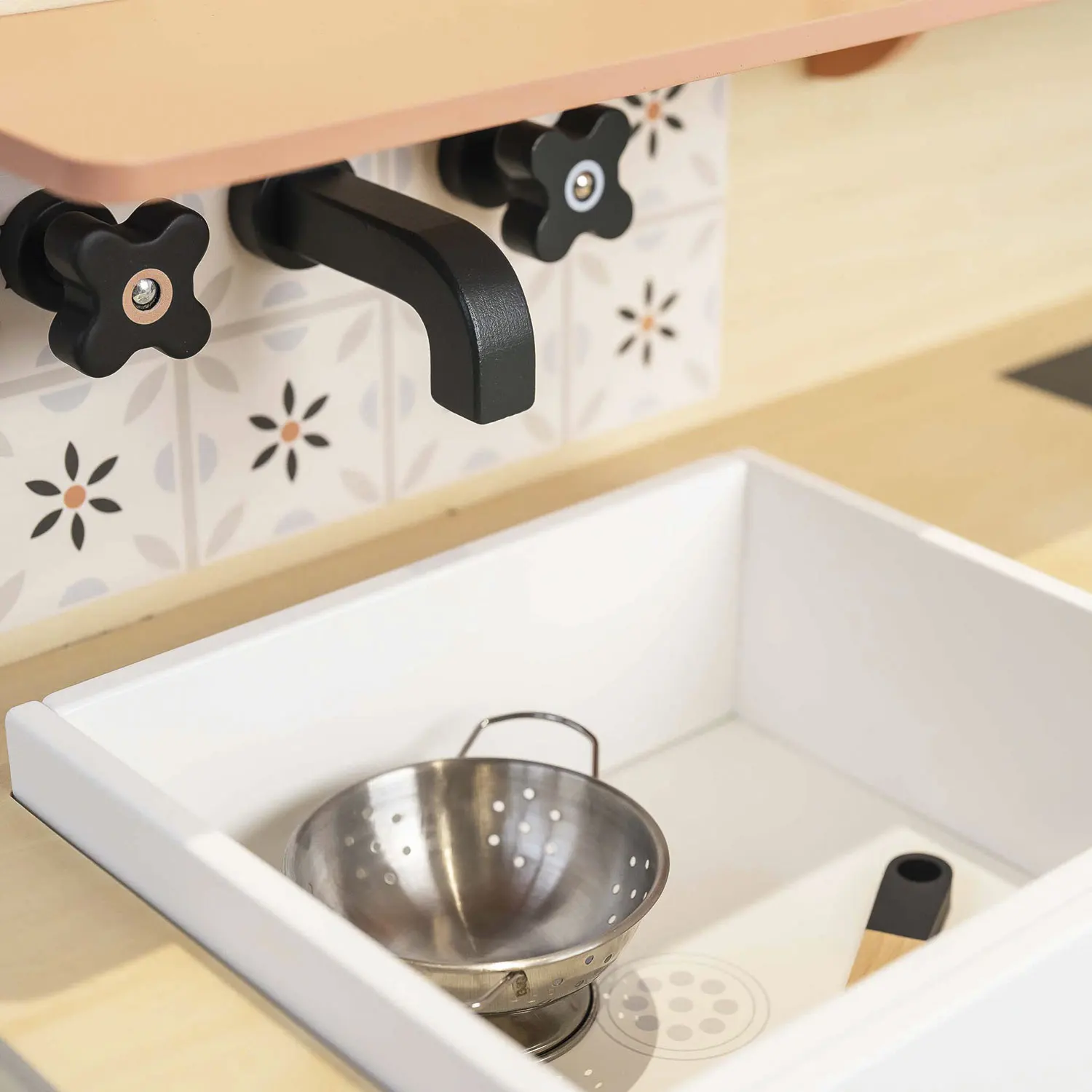 Große Küche / Family Size Wooden Play Kitchen-Le Toy Van (LTV)