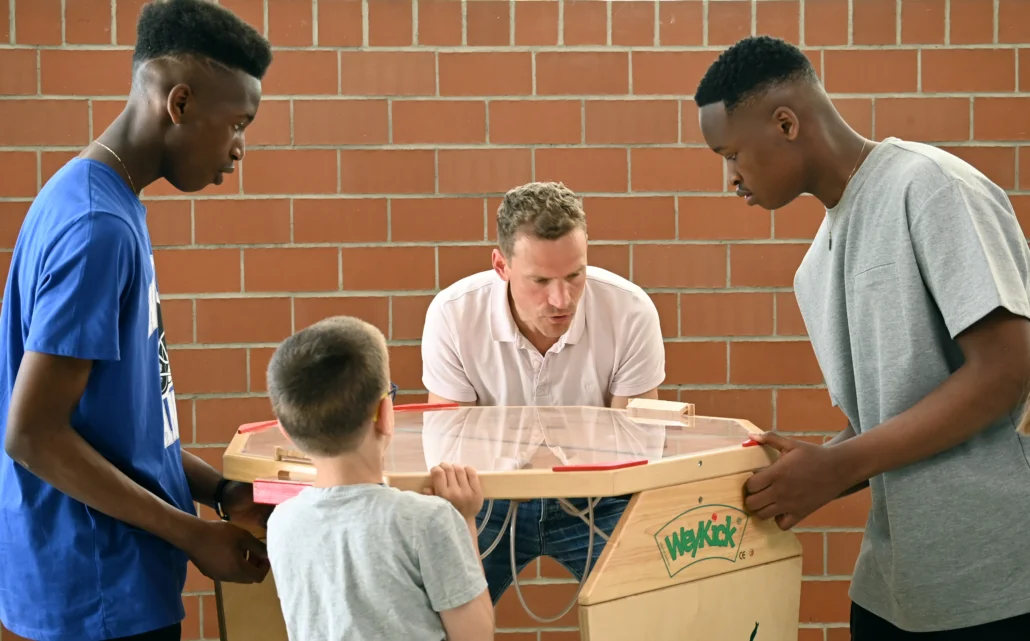 WeyKick Arena Fix 7700 A - 6 Spielfiguren und 1 Ball-WeyKick