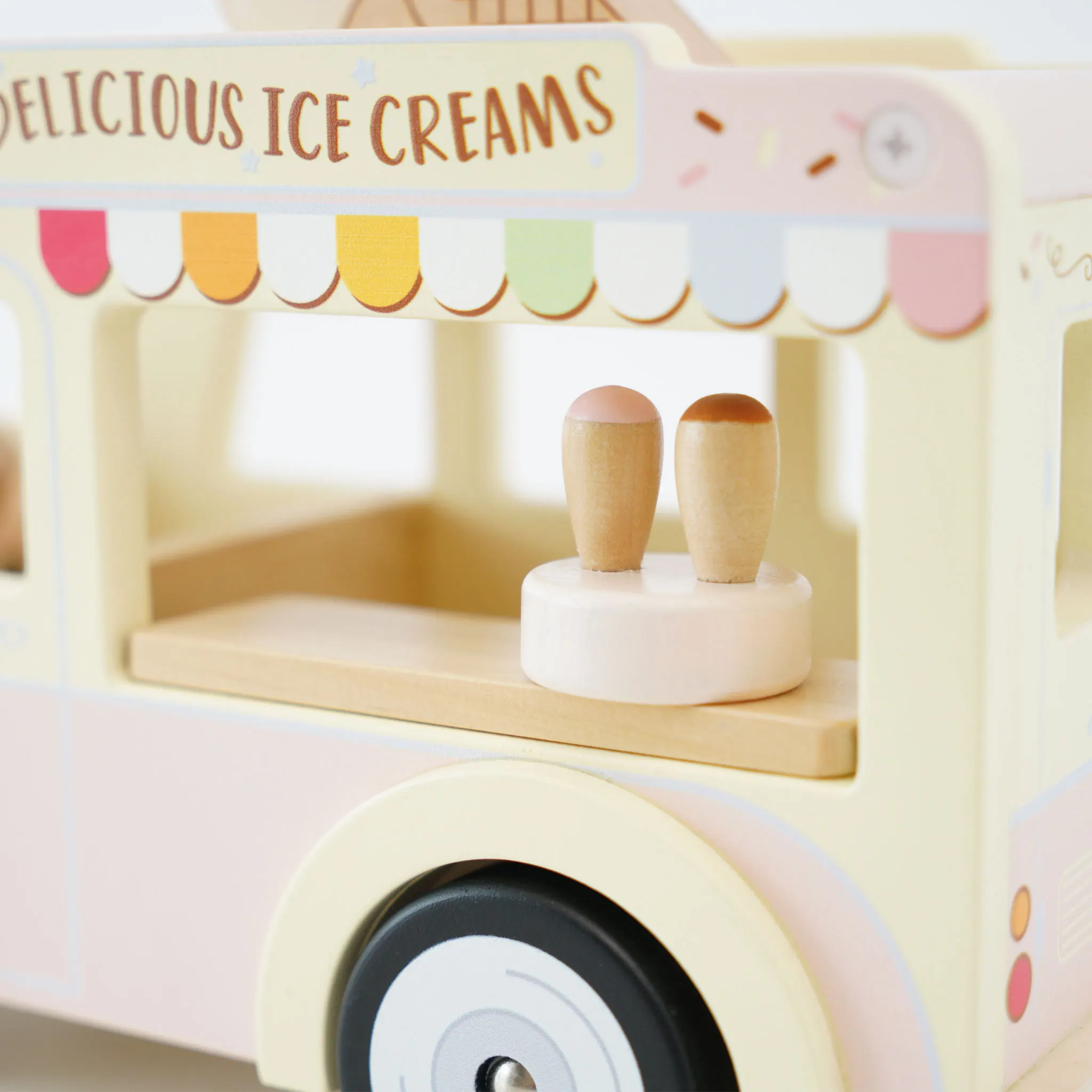 Eiscremewagen / Wooden Ice Cream Van (New Look)-Le Toy Van (LTV)