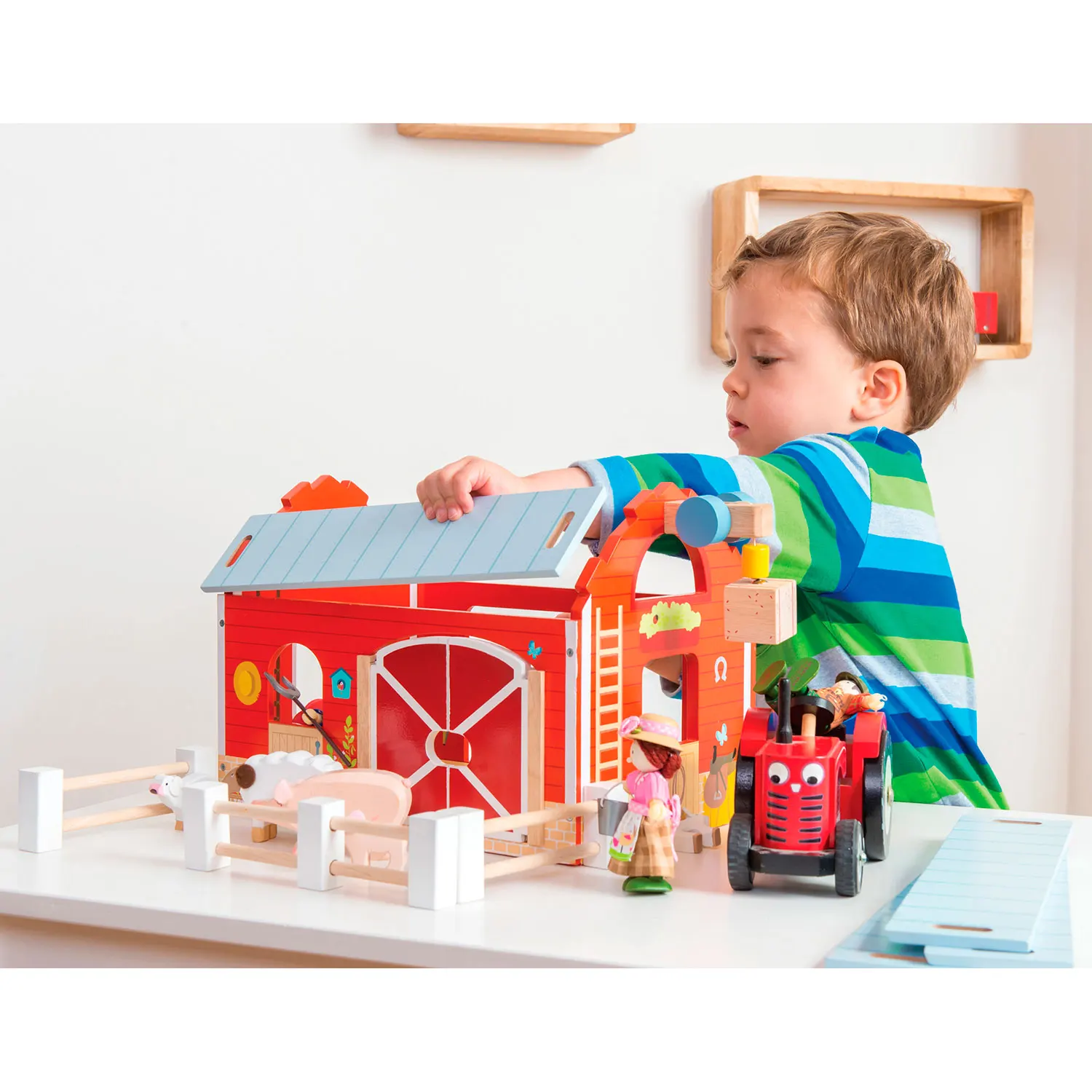 Rote Scheune / Farmyard Animal Barn-Le Toy Van (LTV)