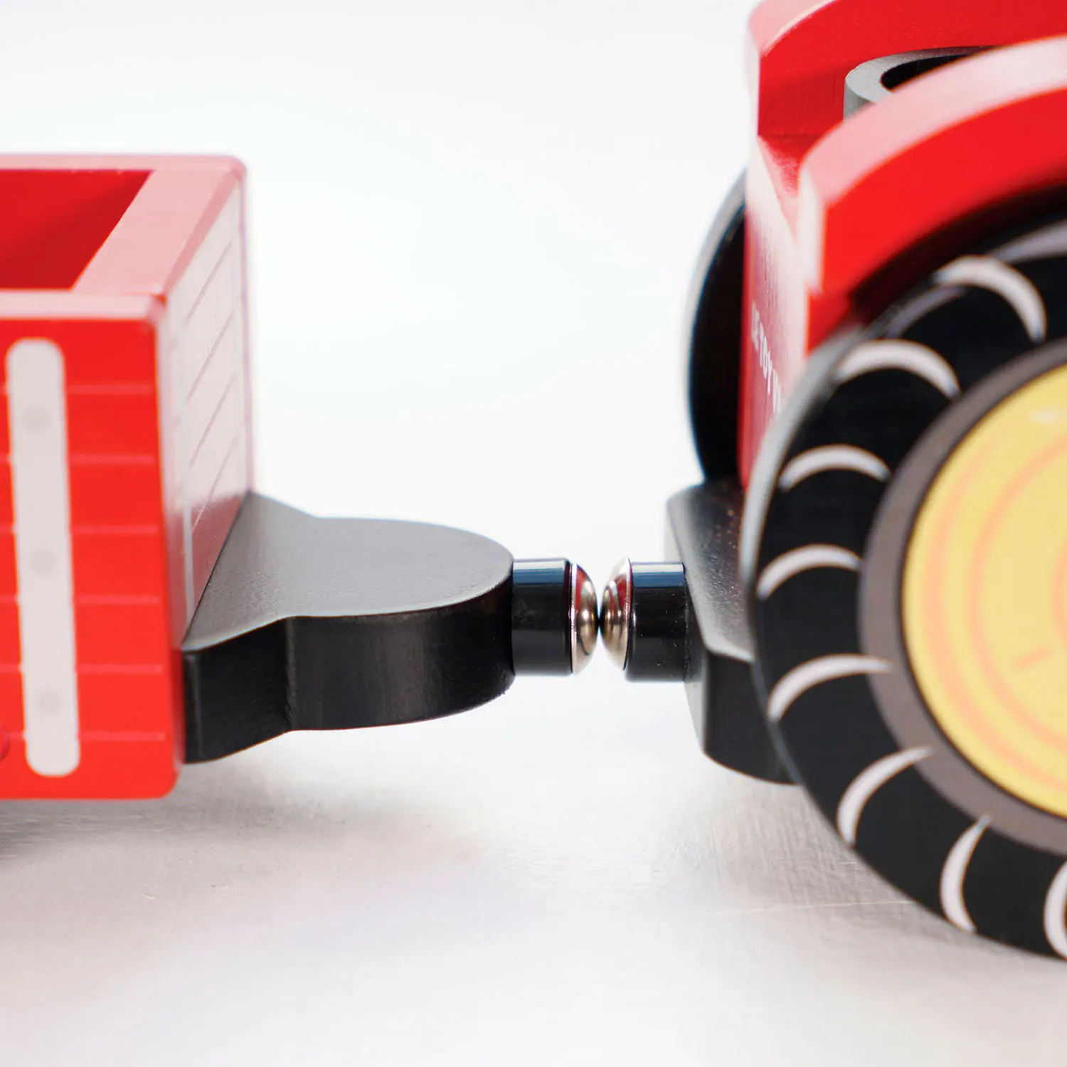 Roter Traktor / Farmyard Tractor & Trailer-Le Toy Van (LTV)