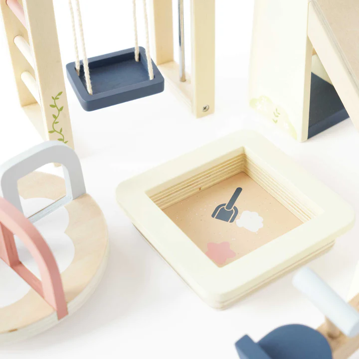 Spielplatz für Puppenhaus / Dollshouse Outdoor Playfurniture (New Look)-Le Toy Van (LTV)