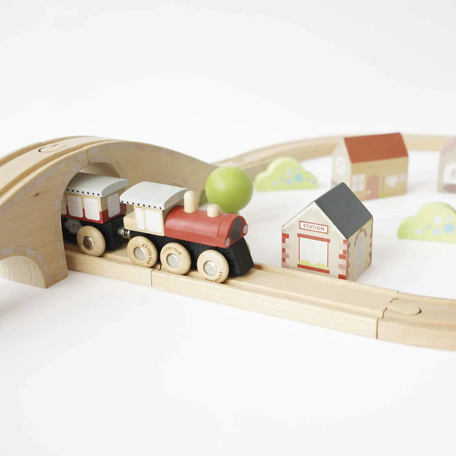 Eisenbahn Set liegende 8 TV702 / Train Set  Figure of 8-Le Toy Van (LTV)