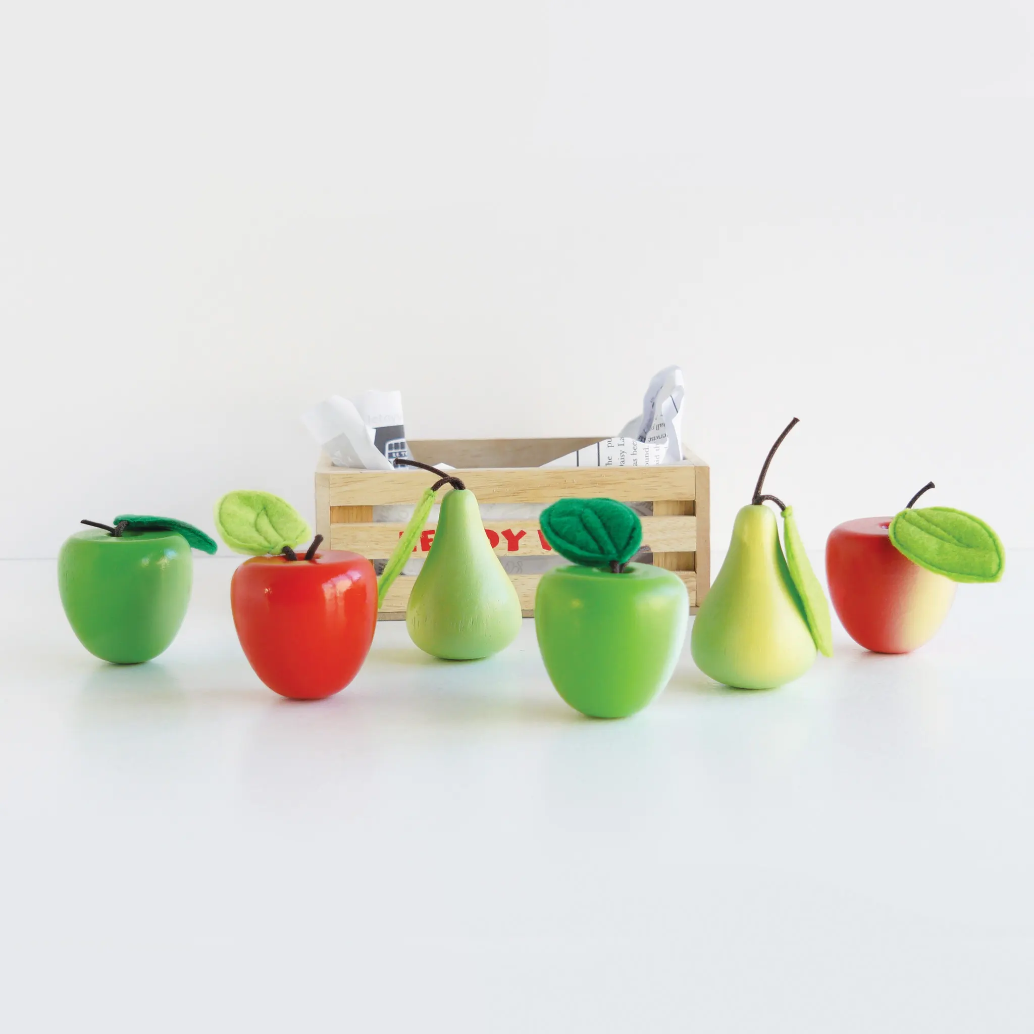 Äpfel & Birnen Marktkiste / Orchard Fruits Wooden Market Crate - 2022-Le Toy Van (LTV)