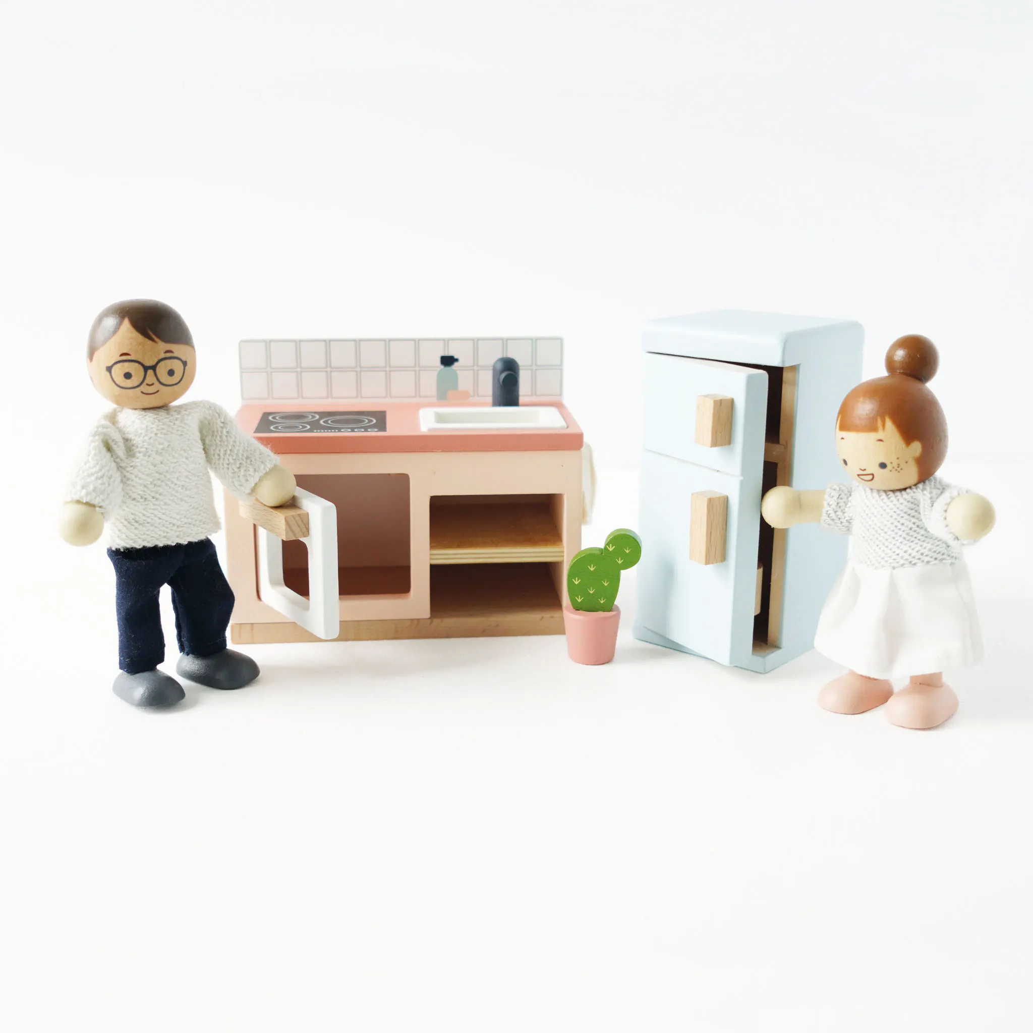 Meine Familie / Dolls House Family - 7 Piece (New Look)-Le Toy Van (LTV)