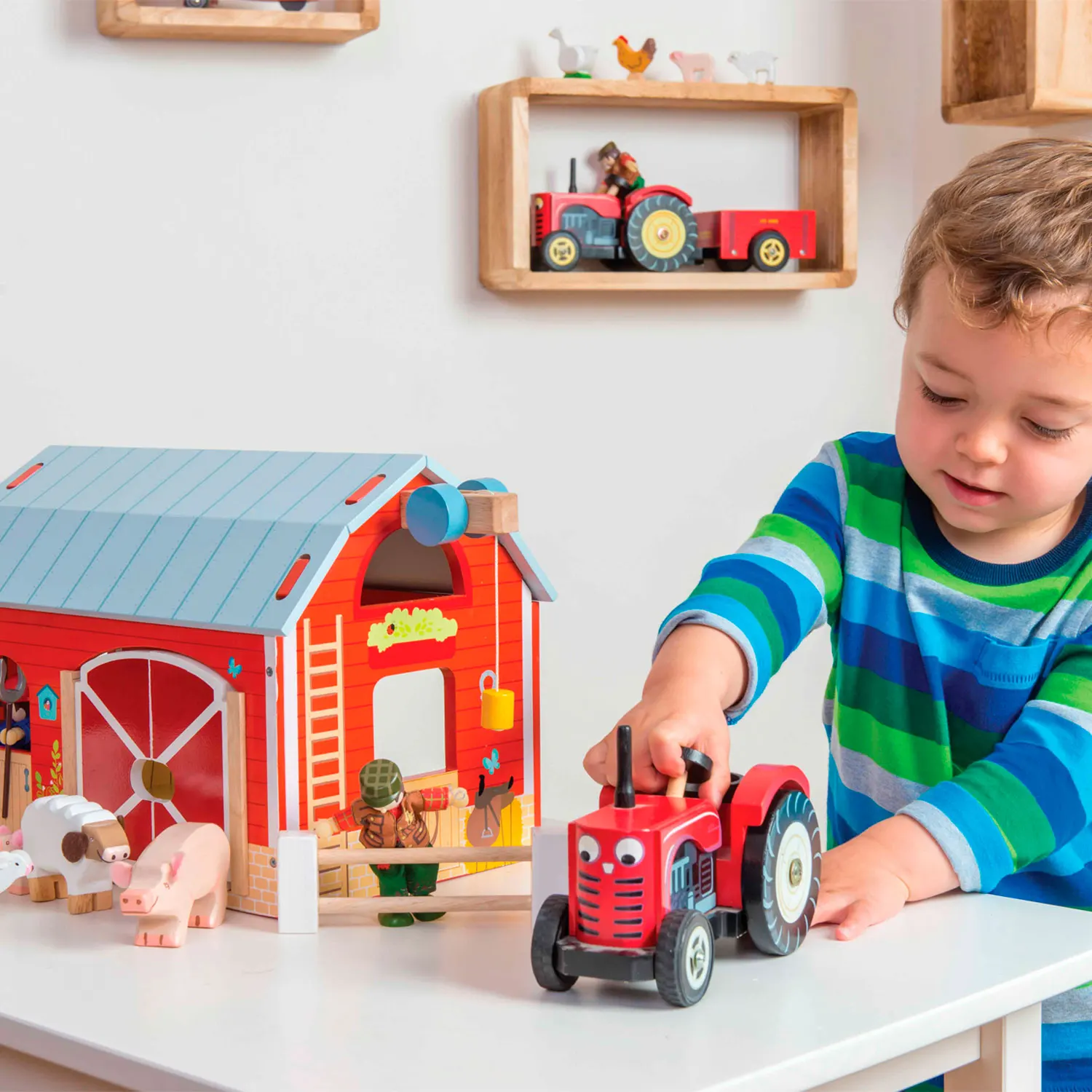 Roter Traktor / Farmyard Tractor & Trailer-Le Toy Van (LTV)