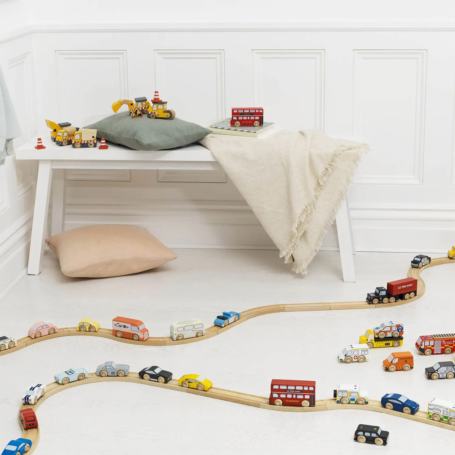 Rettungsfahreuge / Emergency Rescue Vehicles-Le Toy Van (LTV)