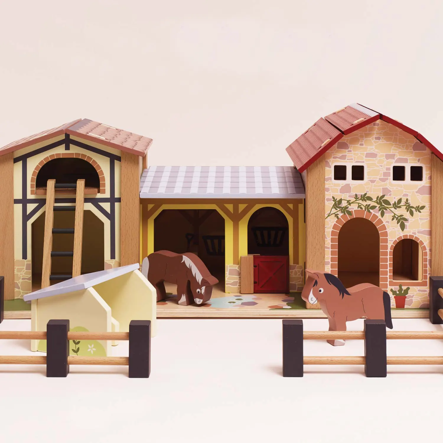 Bauernhof / Wooden Farmyard Stable-Le Toy Van (LTV)