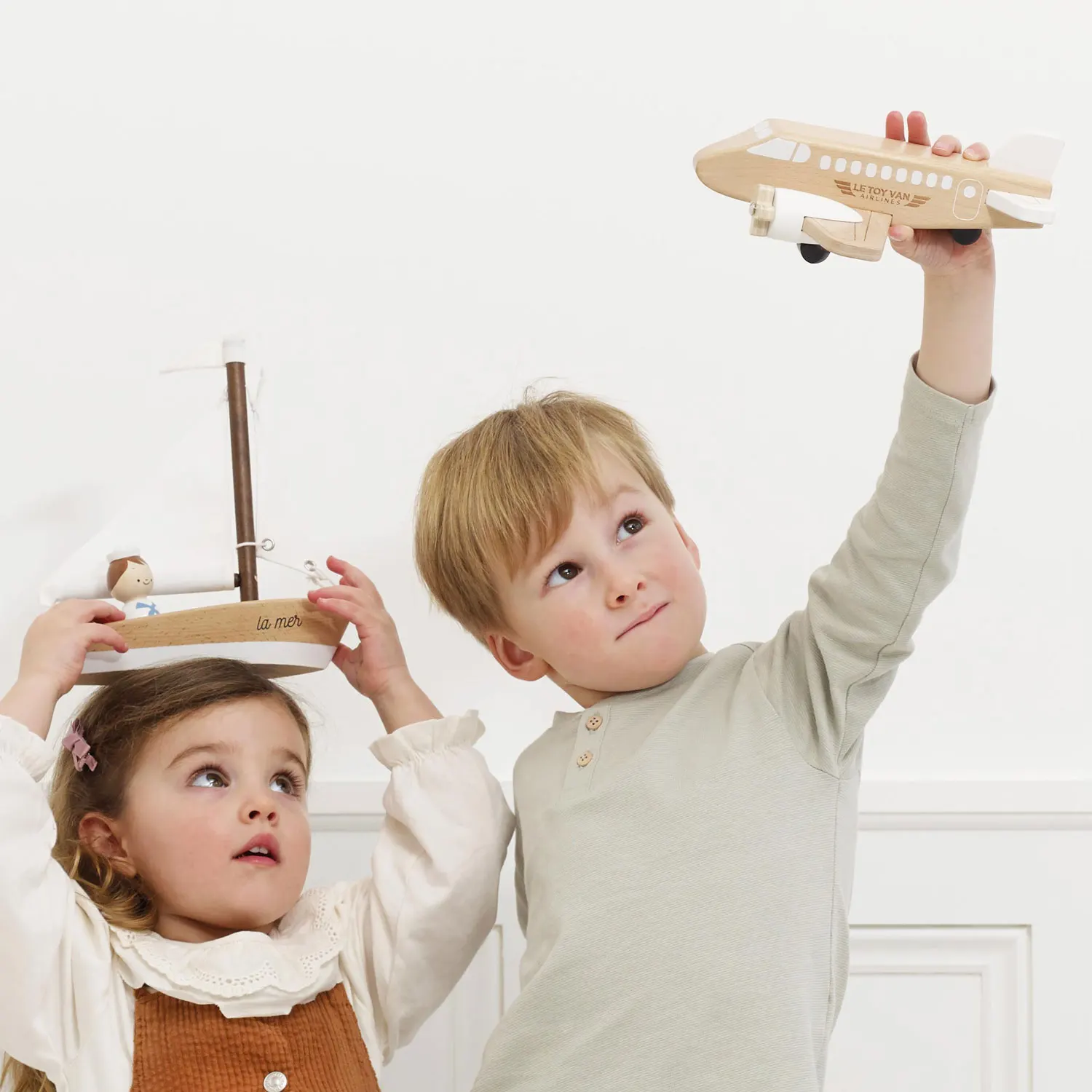 Flugzeug aus Holz / Wooden Toy Plane-Le Toy Van (LTV)