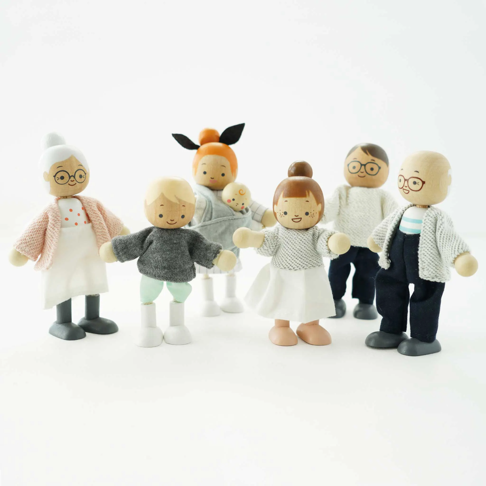 Meine Familie / Dolls House Family - 7 Piece (New Look)-Le Toy Van (LTV)