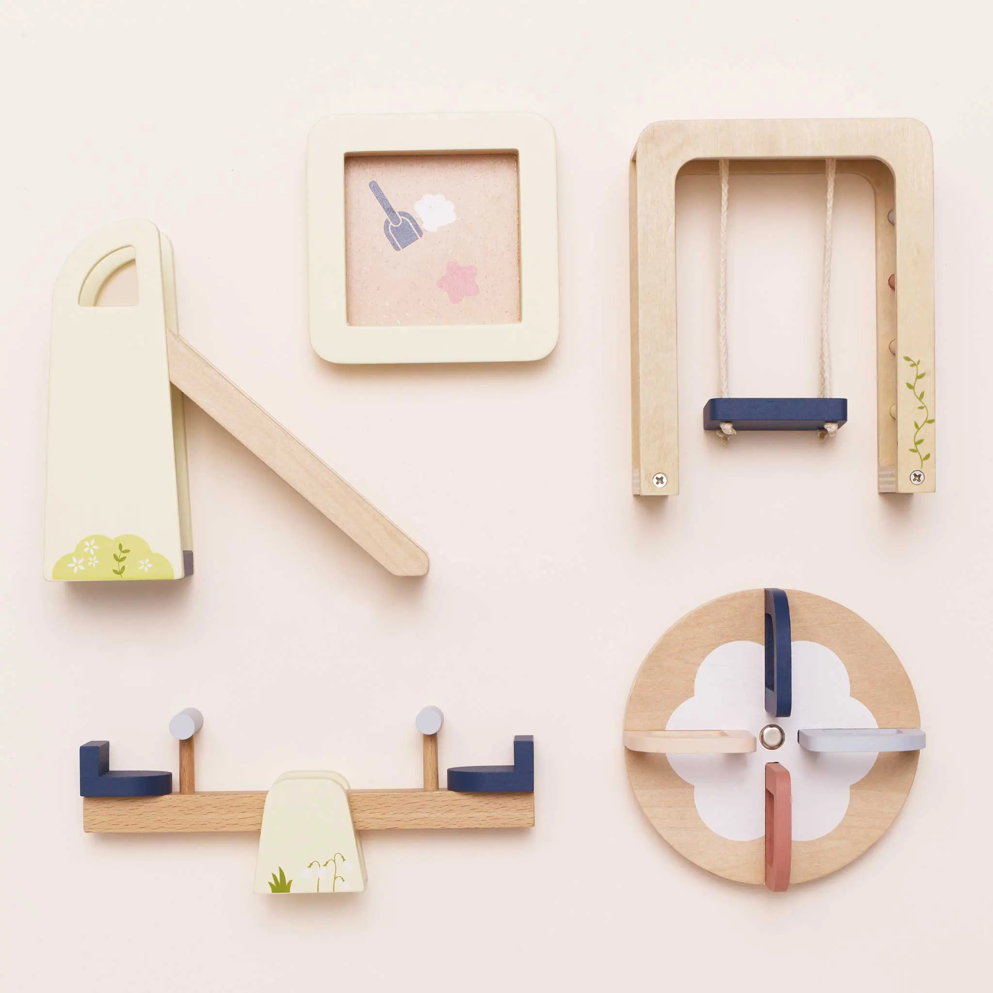 Spielplatz für Puppenhaus / Dollshouse Outdoor Play furniture-Le Toy Van (LTV)