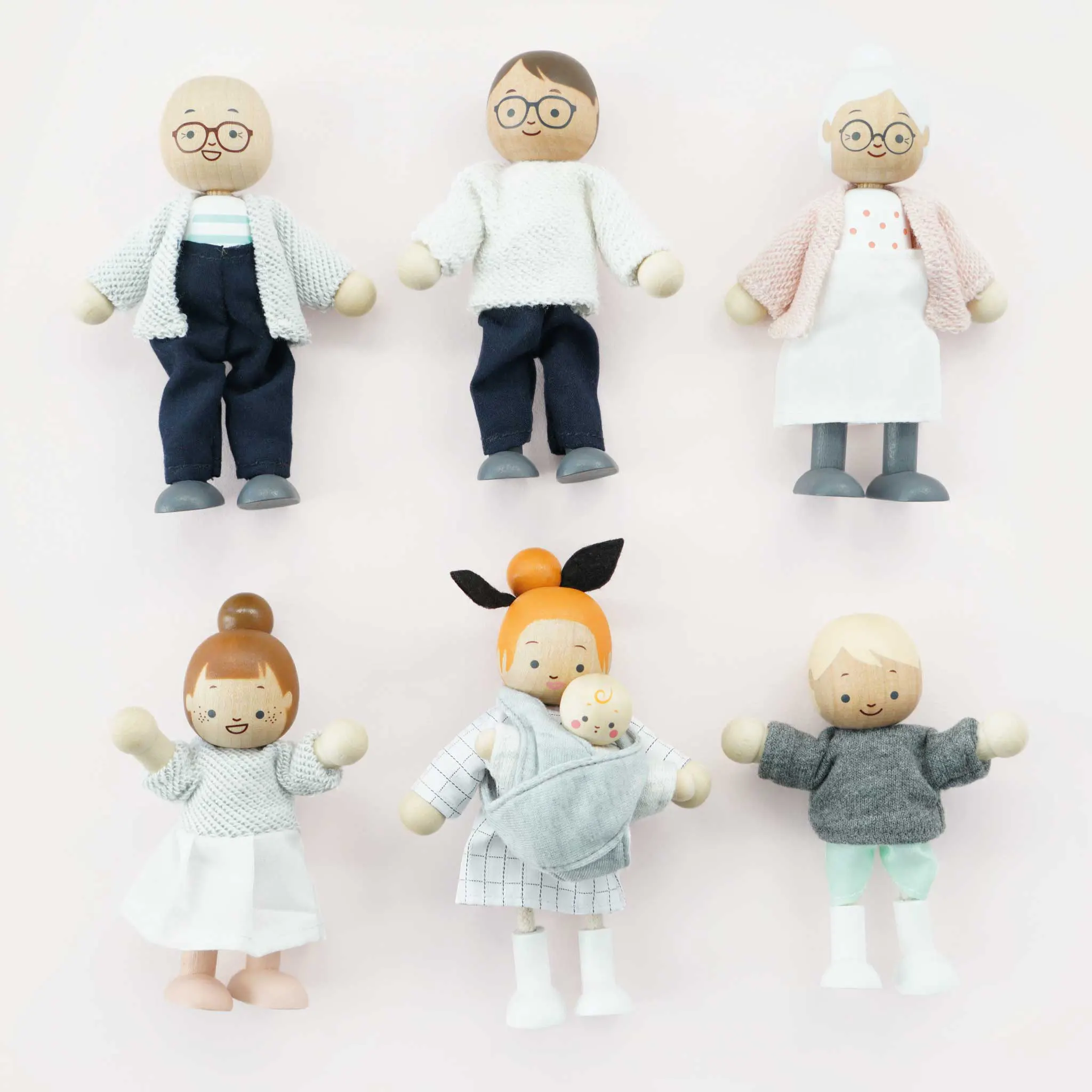 Meine Familie / Dolls House Family - 7 Piece (New Look)-Le Toy Van (LTV)