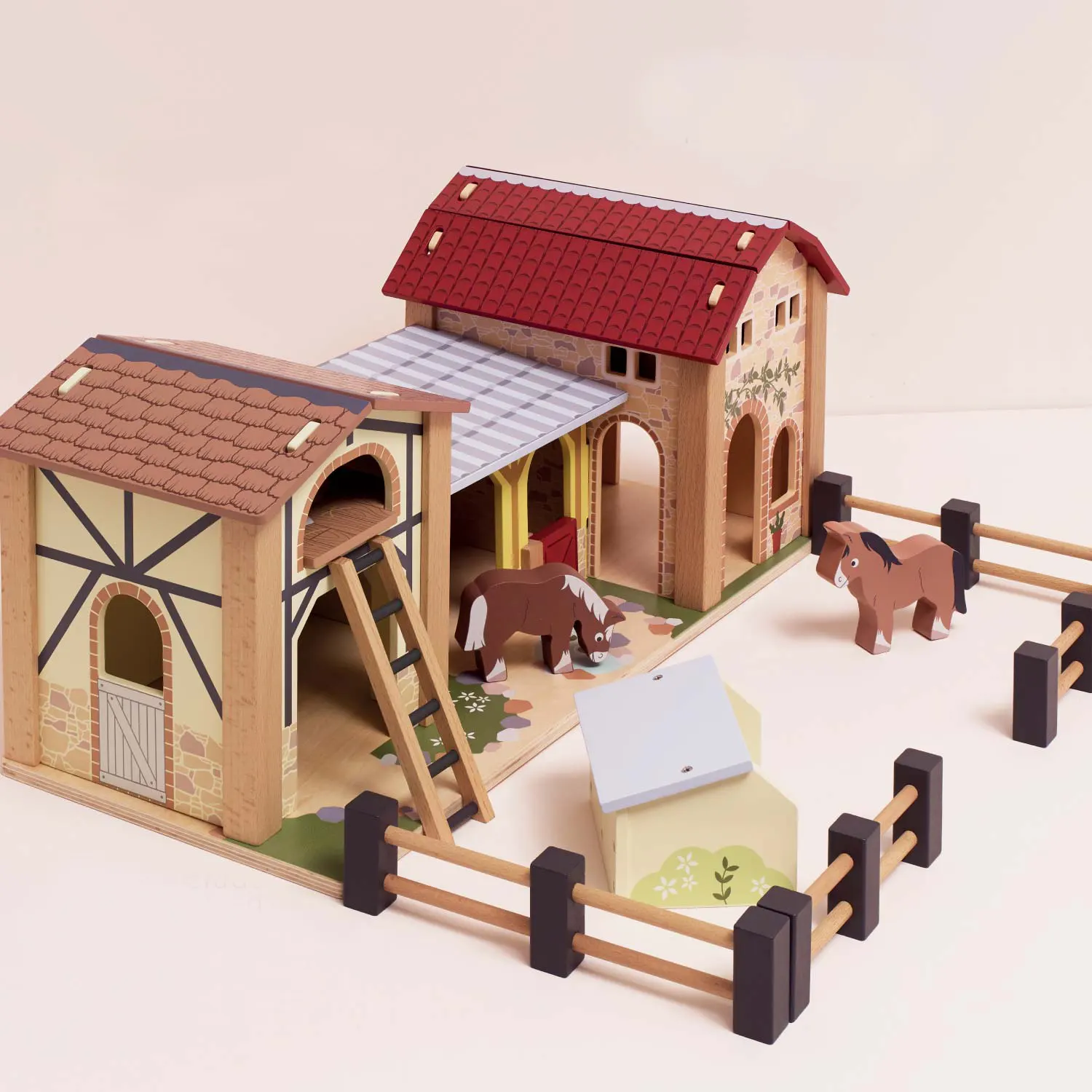 Bauernhof / Wooden Farmyard Stable-Le Toy Van (LTV)