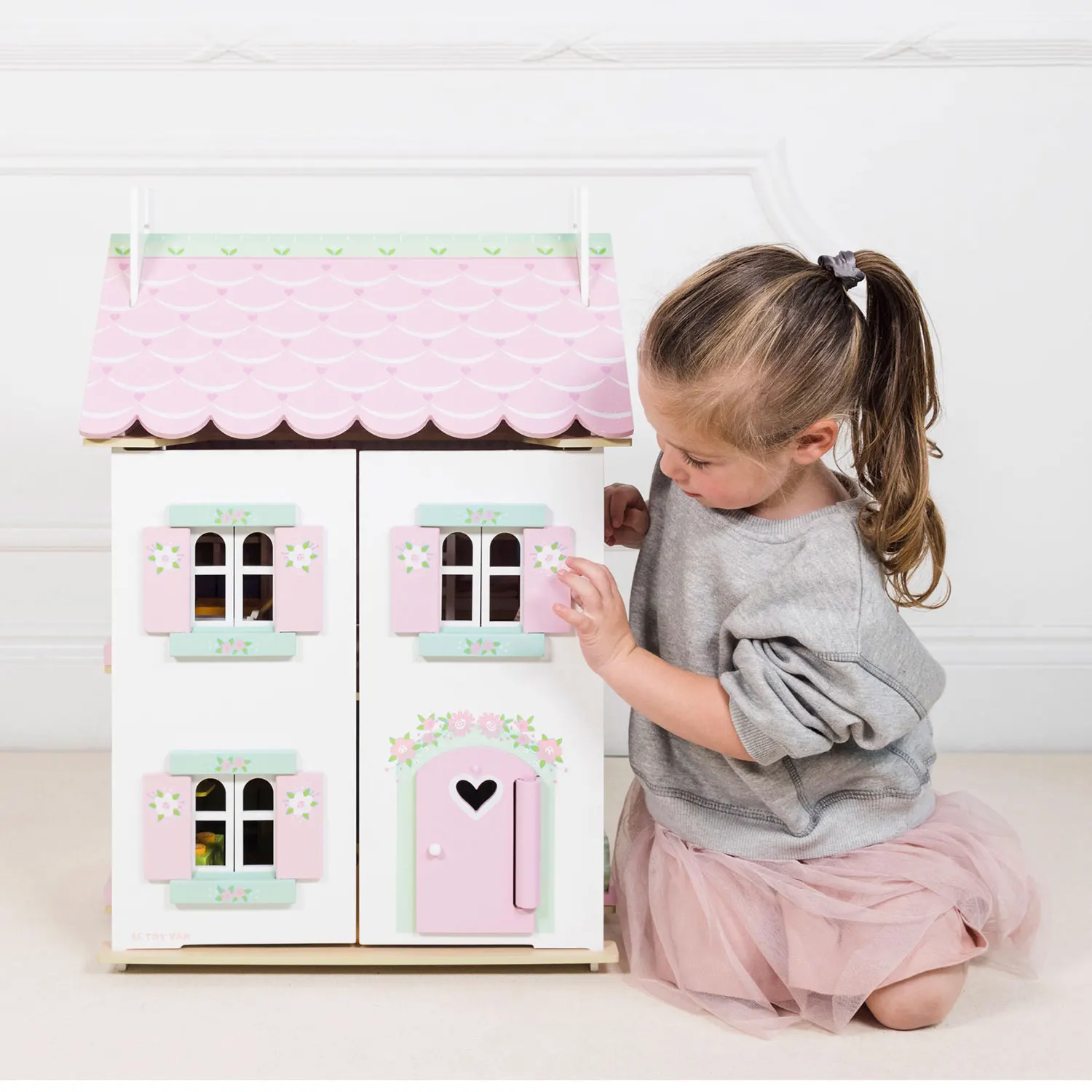 Sweetheart Häuschen (mit Möbeln) / Sweetheart Cottage (inclusive Furniture)-Le Toy Van (LTV)