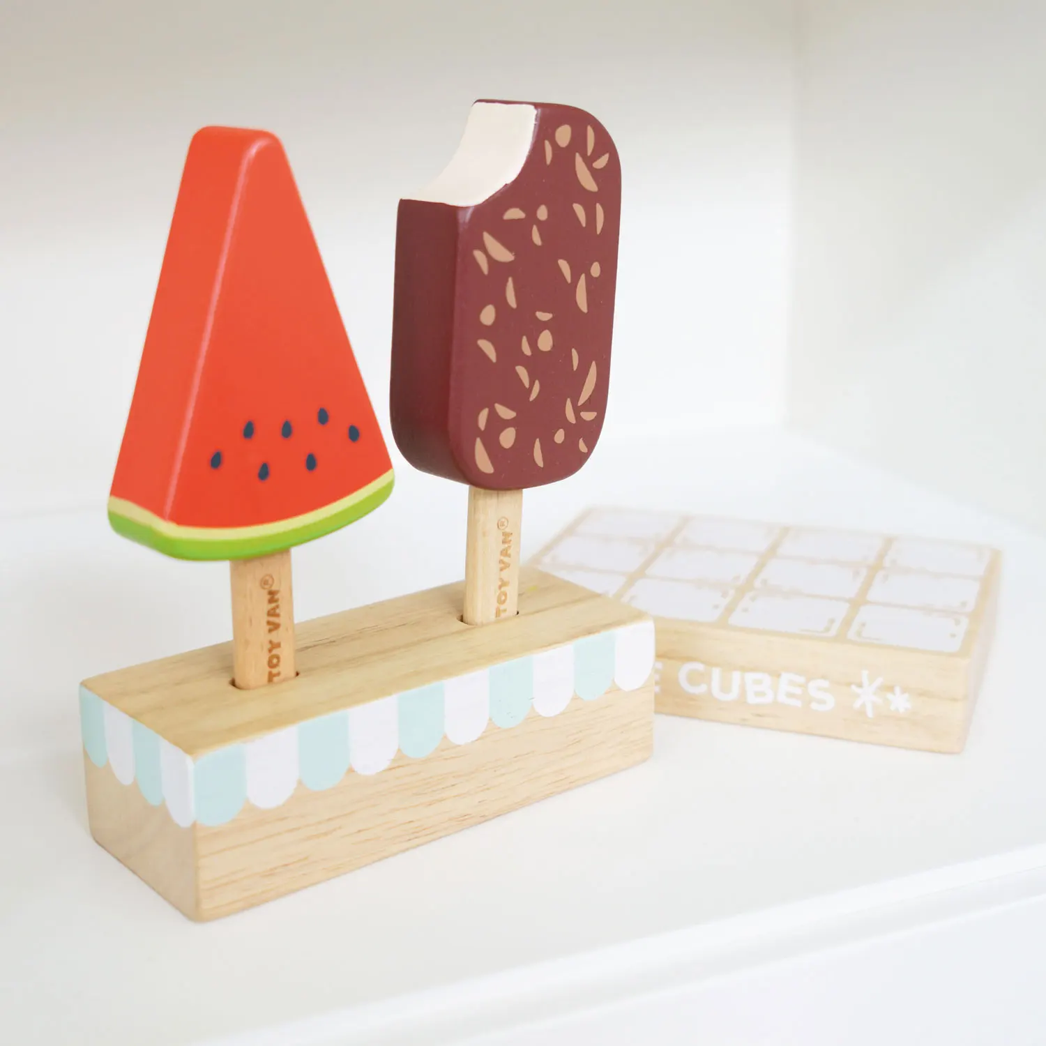 Kühl- Gefrierschrank / Kitchen Freestanding Fridge Freezer-Le Toy Van (LTV)